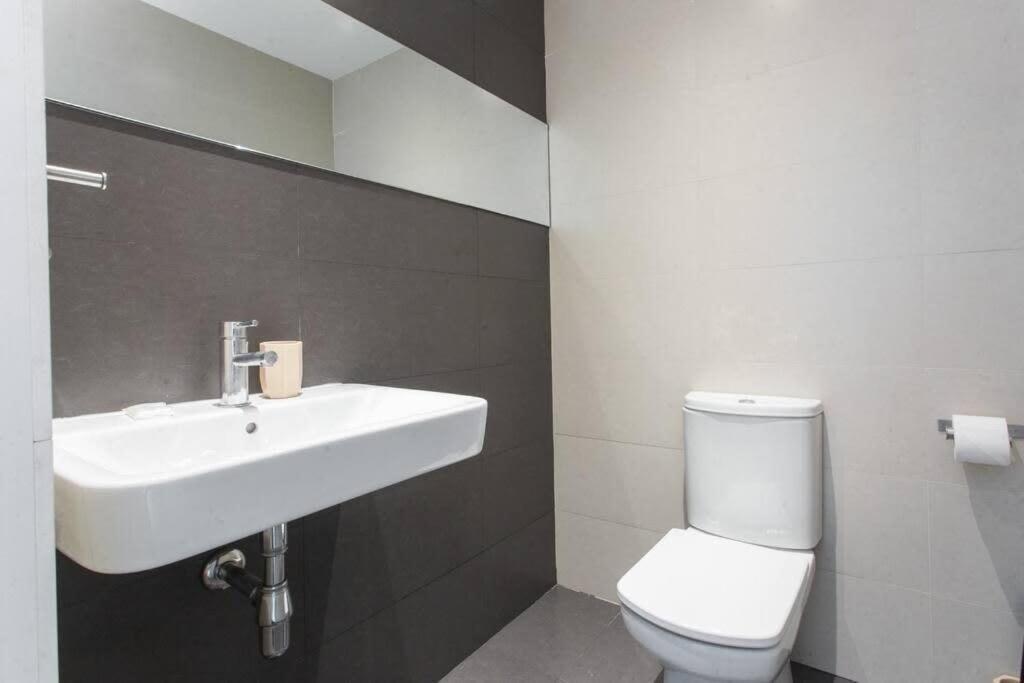 4Bedroom Apart With Balcony In Las Ramblas 3-2 Barcelona Exteriér fotografie